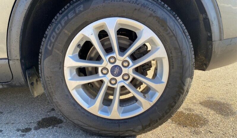 
								2020 Ford Escape SE full									