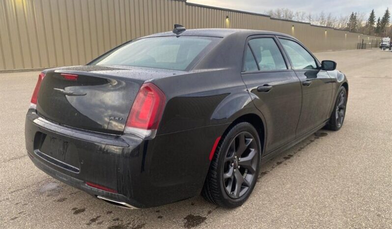 
								2023 Chrysler 300 Series Touring L full									