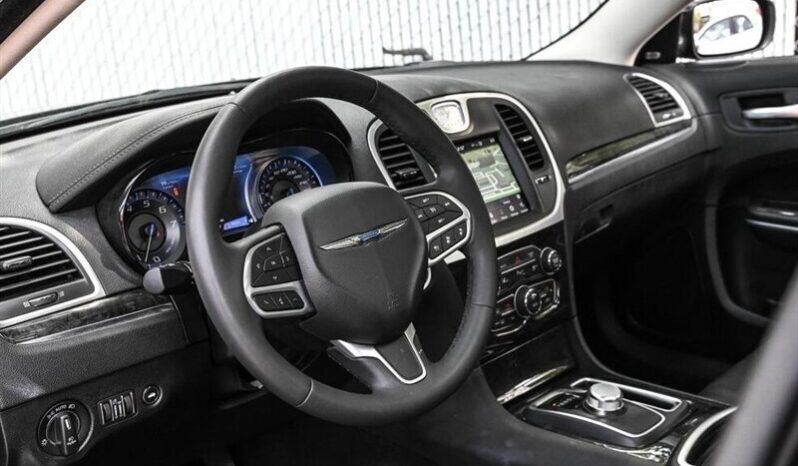 
								2023 Chrysler 300 Series Touring L full									