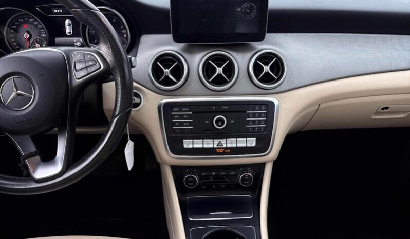 
								2017 Mercedes-Benz CLA-Class CLA 250 4MATIC full									