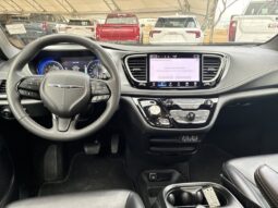 
										2023 Chrysler Pacifica Touring L Sunroof S package full									