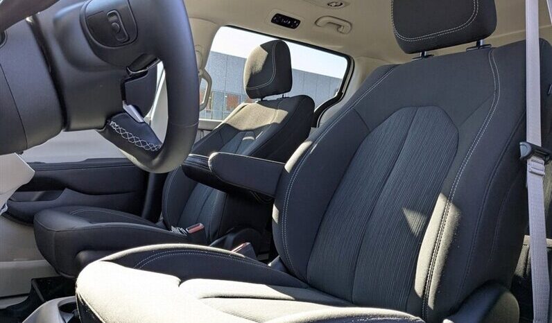 
								2024 Chrysler Grand Caravan SXT full									