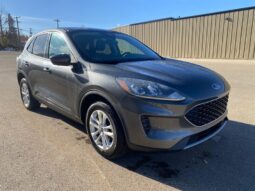 
										2020 Ford Escape SE full									