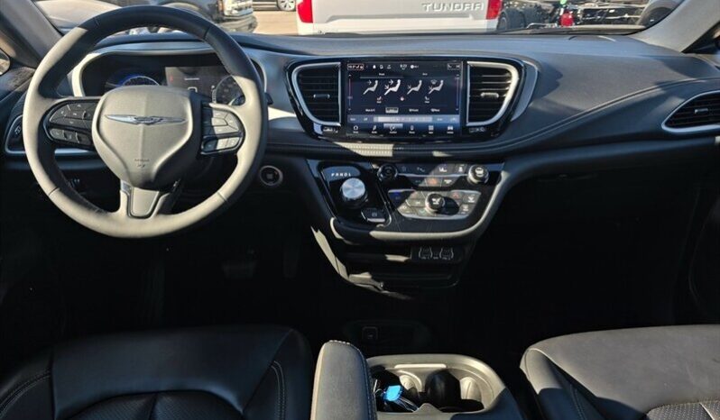 
								2023 Chrysler Pacifica Touring L Sunroof S package full									