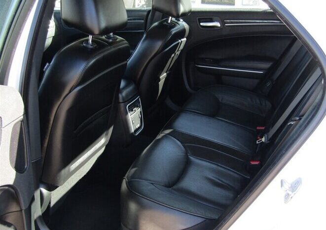 
								2023 Chrysler 300 Series Touring L full									