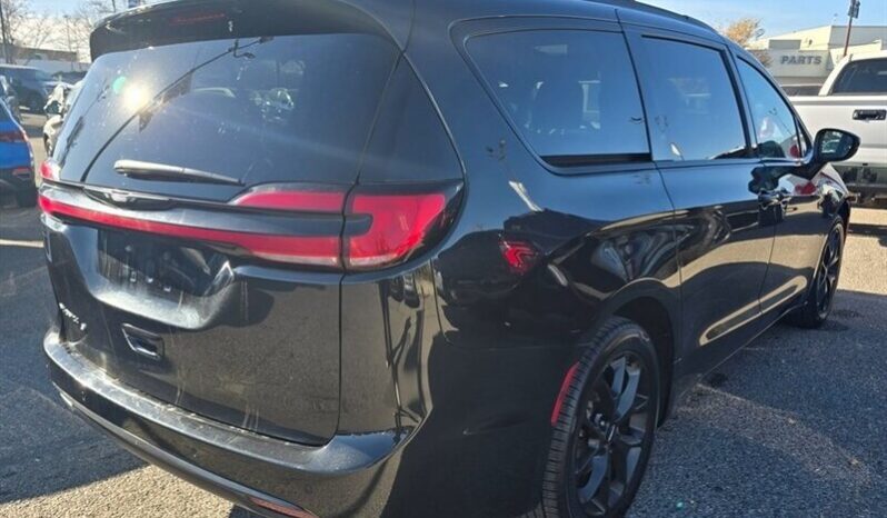 
								2023 Chrysler Pacifica Touring L Sunroof S package full									