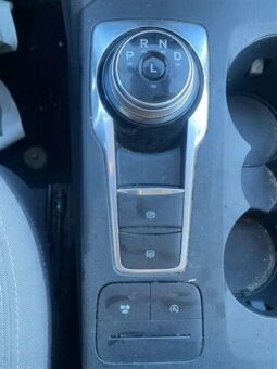 
										2020 Ford Escape SE full									