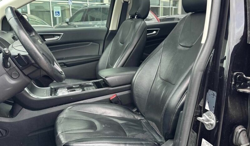 
								2019 Ford Edge Titanium full									