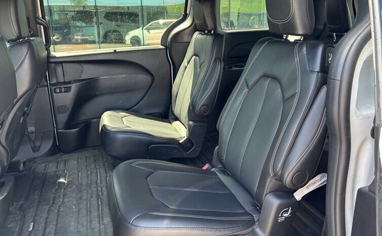 
								2023 Chrysler Pacifica Touring L Sunroof S package full									