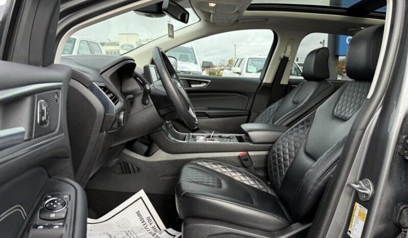 
								2024 Ford Edge Titanium Moonroof full									