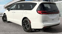 
										2023 Chrysler Pacifica Touring L Sunroof S package full									