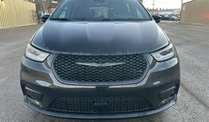 
								2024 Chrysler Pacifica Touring L Sunroof S package full									