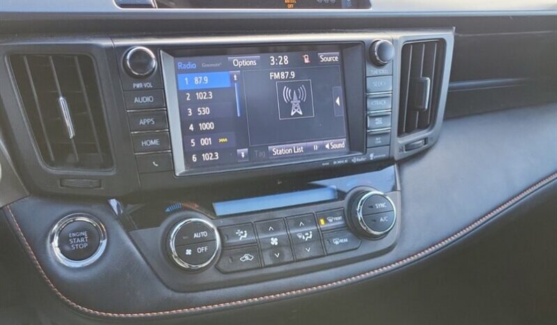 
								2018 Toyota RAV4 SE full									