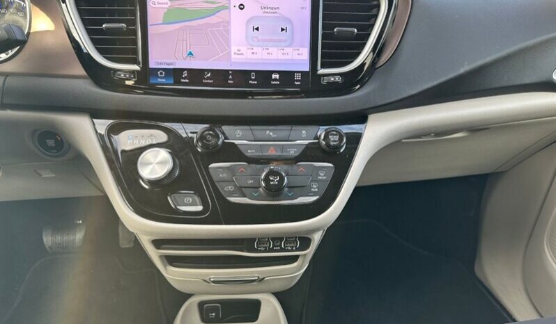 
								2024 Chrysler Grand Caravan SXT full									