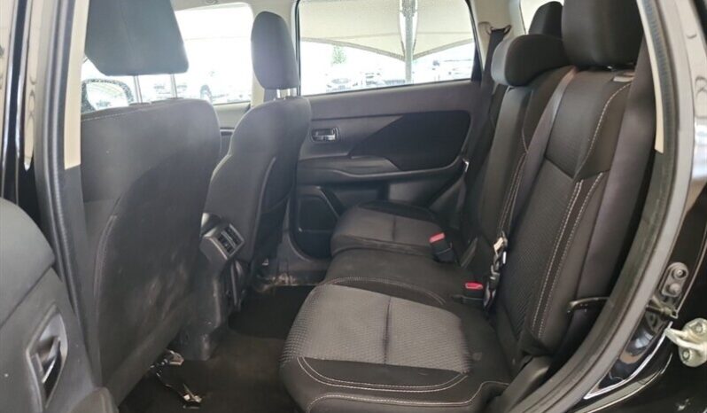 
								2020 Mitsubishi Outlander ES full									