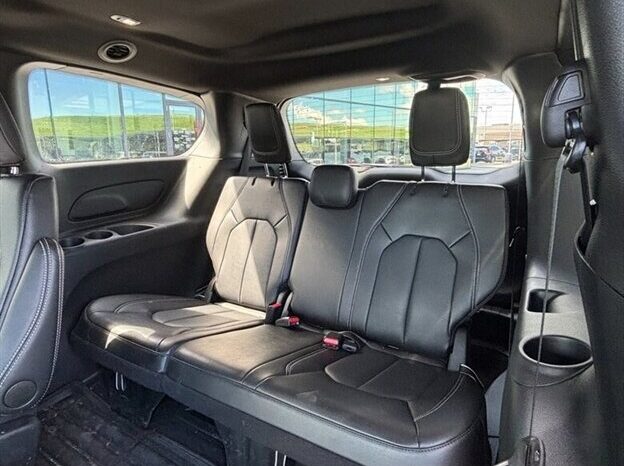 
								2024 Chrysler Pacifica Touring L Sunroof S package full									