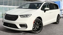 2023 Chrysler Pacifica Touring L Sunroof S package