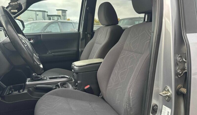 
								2016 Toyota Tacoma SR5 TRD Sport full									