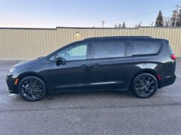
										2024 Chrysler Pacifica Touring L Sunroof S package full									