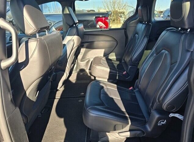 
								2024 Chrysler Pacifica Touring L Sunroof S package full									
