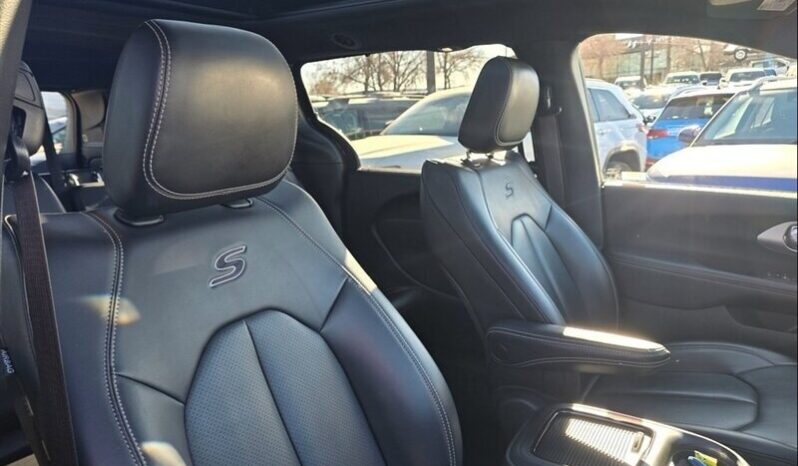 
								2024 Chrysler Pacifica Touring L Sunroof S package full									