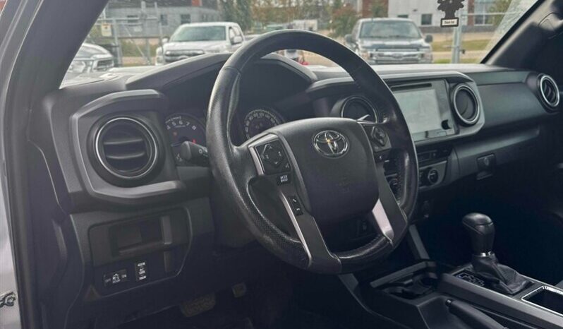 
								2016 Toyota Tacoma SR5 TRD Sport full									