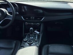 
										2017 Alfa Romeo Giulia full									