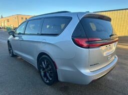 
										2024 Chrysler Pacifica Touring L Sunroof S package full									