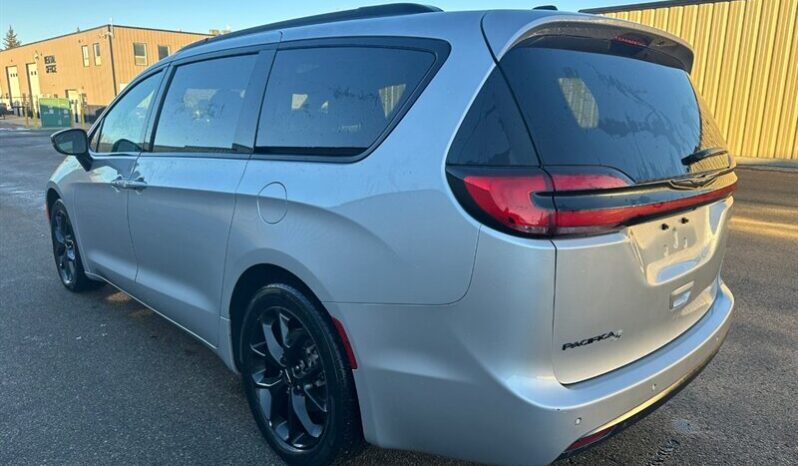 
								2024 Chrysler Pacifica Touring L Sunroof S package full									