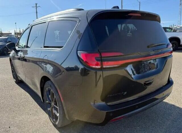 
								2024 Chrysler Pacifica Touring L Sunroof S package full									