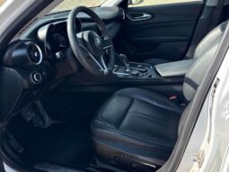 
										2017 Alfa Romeo Giulia full									