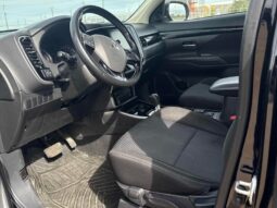 
										2020 Mitsubishi Outlander ES full									