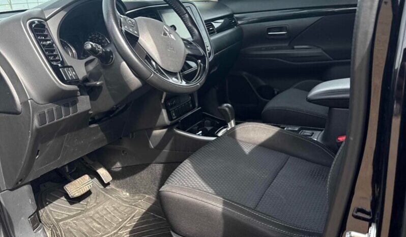 
								2020 Mitsubishi Outlander ES full									