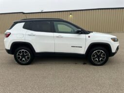 
										2024 Jeep Compass Trailhawk Sun & Sound full									