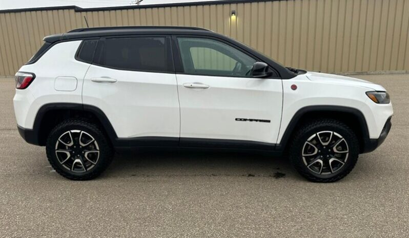 
								2024 Jeep Compass Trailhawk Sun & Sound full									
