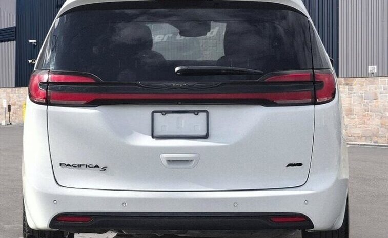 
								2023 Chrysler Pacifica Touring L Sunroof S package full									
