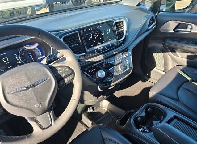 
								2024 Chrysler Pacifica Touring L Sunroof S package full									