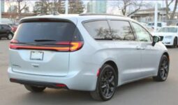 
										2024 Chrysler Pacifica Touring L Sunroof S package full									