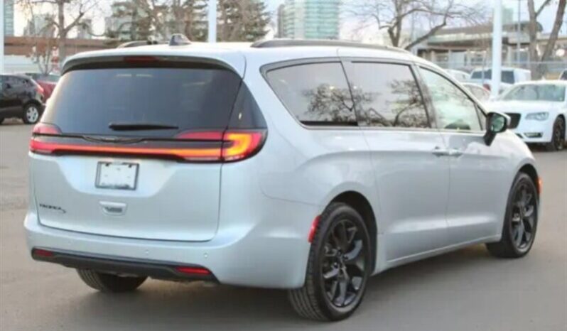 
								2024 Chrysler Pacifica Touring L Sunroof S package full									