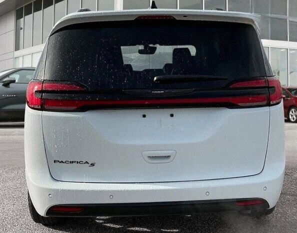 
								2023 Chrysler Pacifica Touring L Sunroof S package full									