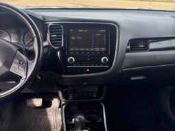 
										2020 Mitsubishi Outlander ES full									