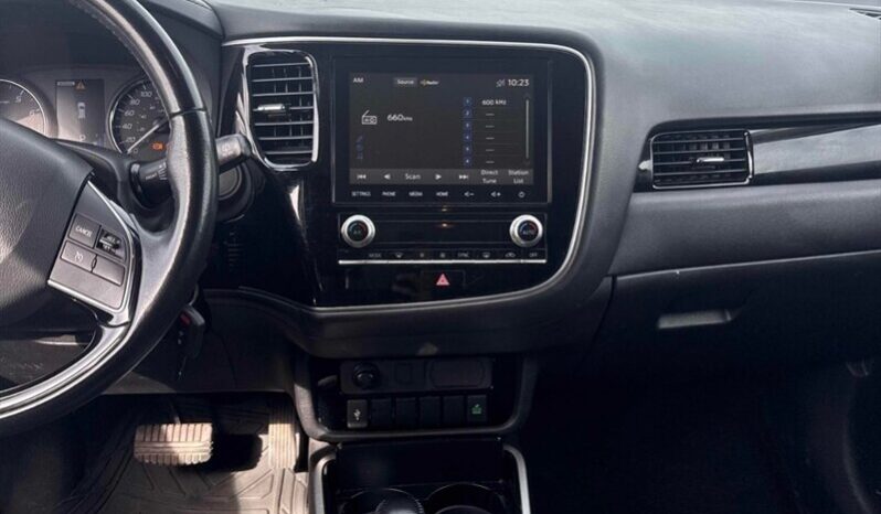 
								2020 Mitsubishi Outlander ES full									