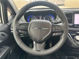 
										2024 Chrysler Pacifica Touring L Sunroof S package full									