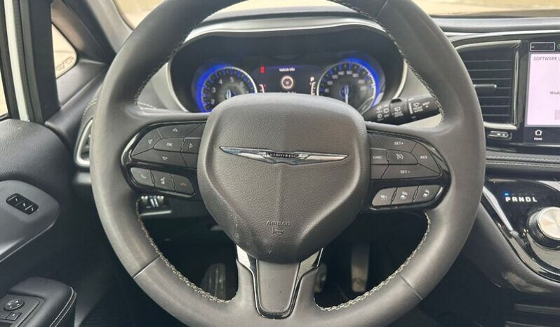 
								2024 Chrysler Pacifica Touring L Sunroof S package full									