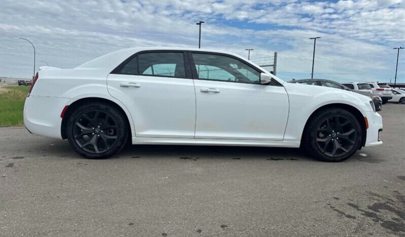 
								2022 Chrysler 300 Series S V6 full									