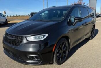 2024 Chrysler Pacifica Touring L Sunroof S package