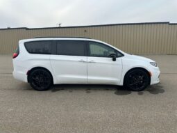 
										2024 Chrysler Pacifica Touring L Sunroof S package full									