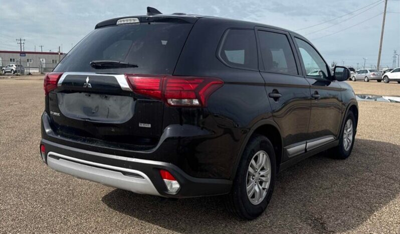 
								2020 Mitsubishi Outlander ES full									