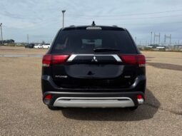 
										2020 Mitsubishi Outlander ES full									