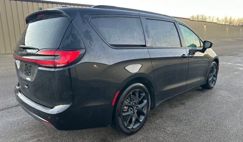 
								2024 Chrysler Pacifica Touring L Sunroof S package full									